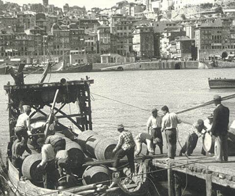  

Alguns anos mais tarde, alguns factos conjuraram o aumento das exportações de vinho português para a Inglaterra. Em...