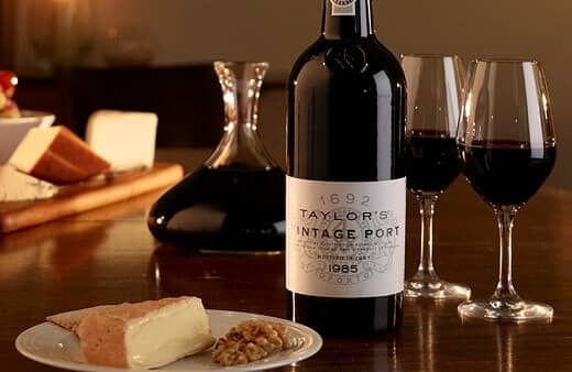 El vino de Oporto Vintage es uno de los grandes vinos clásicos del mundo y es producido en cantidades muy limitadas, solo en los mejores años