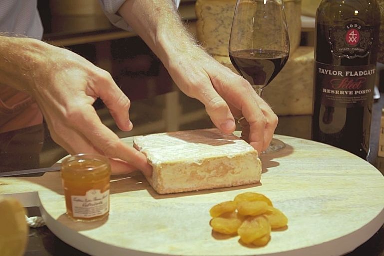 In this video we will explain how Taylor Fladgate Select Ruby Reserve is the perfect combination for Pont-l'Évêque cheese.
