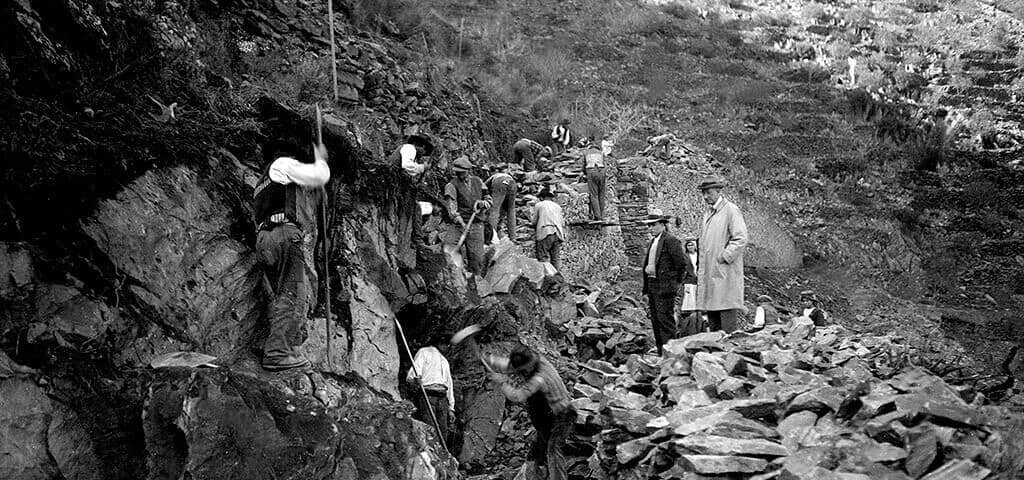 Em 1884, o caminho de ferro foi estendido para leste ao longo da margem do Douro, levando à expropriação de parte da...