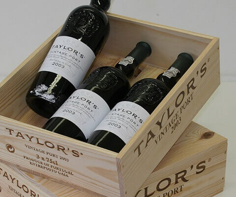 Uma garrafa de Vinho do Porto é sempre um presente bem-vindo. É, por exemplo, um excelente presente para um anfitrião pois vai...